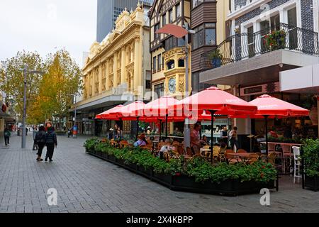 Hay Street Mall mit Straßencafé, Perth, Western Australia Stockfoto