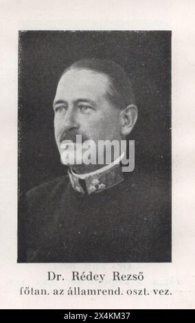 Borbély Zoltán/ Dr. Kapy Rezső.: A 60 éves magyar rendőrség 1881-1941. / Die 60-jährige ungarische Polizei 1881-1941 . Ungarisches Polizeijubiläum almanach. Ungarisches Polizeifotoarchiv / Dr. Rédey Rezső főtanácsnok, az államrendészeti osztály vezetője / Dr. Rezső Rédey Senior Adviser, Leiter der staatlichen Polizeiabteilung Stockfoto