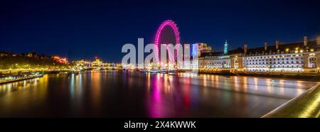London, Vereinigtes Königreich - 29. April 2024: Panoramaaufnahme von London mit dem Londoner Auge-Riesenrad Stockfoto