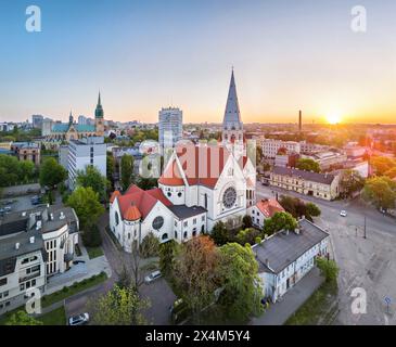 Lodz, Polen. Aus der Vogelperspektive der St.-Mathew-Kirche (Kosciol SW. Mateusza) bei Sonnenaufgang Stockfoto