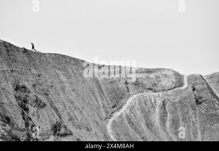 Insel Malta, junger Mann Joggen im Gnejna Bay Stockfoto