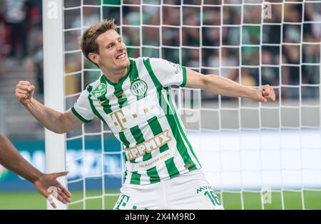 Budapest, Ungarn – 11. Mai 2022. Ferencvaros Mittelfeldspieler Kristoffer Zachariassen feierte sein Tor während des ungarischen Pokalfinales 2021/22 Ferenc Stockfoto