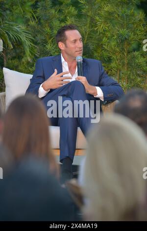 Miami, USA. Mai 2024. MIAMI, FLORIDA - 2. Mai 2024: Jon Paul „JP“ Pérez, Präsident der verbundenen Gruppe, im Gespräch während des zweiten jährlichen Future Consumer Summit, der gemeinsam von McKinsey & Company und Main Rose bei den Four Seasons am 2. Mai 2024 in Miami, Florida, veranstaltet wurde. (Foto: JL/SIPA USA) Credit: SIPA USA/Alamy Live News Stockfoto