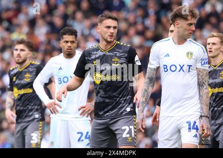 Taylor Harwood-Bellis (Southampton) während des Sky Bet Championship-Spiels zwischen Leeds United und Southampton in der Elland Road, Leeds am Samstag, den 4. Mai 2024. (Foto: Pat Scaasi | MI News) Credit: MI News & Sport /Alamy Live News Stockfoto