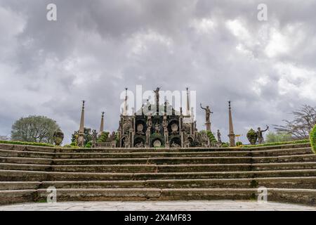Eintritt in die botanischen Gärten borromäs in isola bella am Lago Maggiore mit Blick auf das Amphitheater - Reise- und Kulturkonzept Stockfoto
