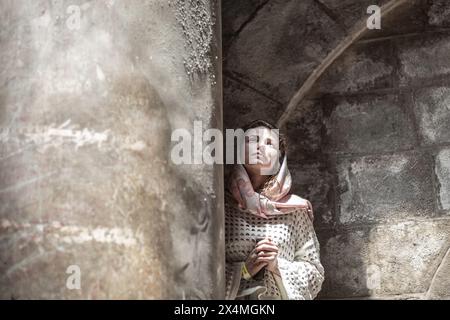 Jerusalem, Israel. Mai 2024. Ein orthodoxer christlicher Gläubiger nimmt an der Feuerzeremonie in der Grabeskirche in der Altstadt von Jerusalem Teil. Quelle: Ilia Yefimovich/dpa/Alamy Live News Stockfoto