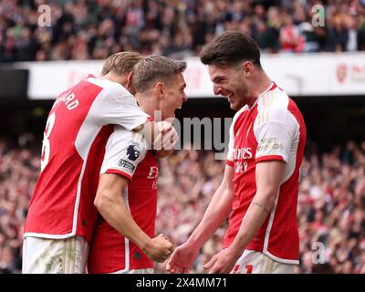 London, Großbritannien. Mai 2024. Leandro Trossard von Arsenal feiert das zweite Tor seiner Mannschaft während des Premier League-Spiels im Emirates Stadium in London. Der Bildnachweis sollte lauten: David Klein/Sportimage Credit: Sportimage Ltd/Alamy Live News Stockfoto