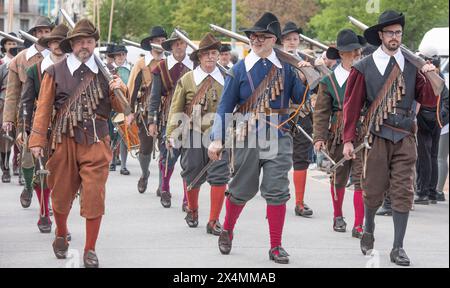 Genf, Genf, Schweiz. Mai 2024. Genf Schweiz, 05.04.2024: Vorstellung der . GESELLSCHAFT von 1602 zum 275. Jahrestag der Vieux-Grenadiers der Genfer Gesellschaft. Der 275. Jahrestag der Vieux-Grenadiers der Genfer Gesellschaft ist eine Parade, die mehrere Kompanien von Schweizer und auch kroatischen Reitern aus Alka zusammenbringt, die in der Stadt Genf zwischen dem Place de Plainpalais und dem RhÃ in Genf stattfand. (Kreditbild: © Eric Dubost/ZUMA Press Wire) NUR REDAKTIONELLE VERWENDUNG! Nicht für kommerzielle ZWECKE! Stockfoto