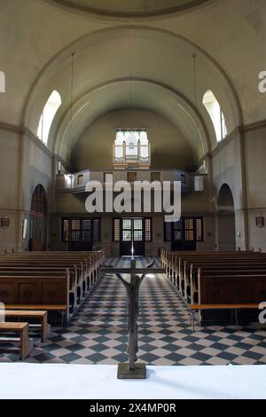 Überqueren Sie den Hauptaltar in der Pfarrkirche St. Blaise, Zagreb, Kroatien Stockfoto