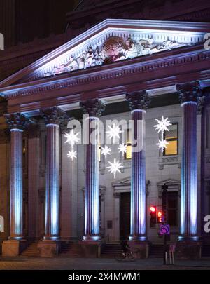 Kanada, Montreal, Place d'Armes, Bank of Montreal, Weihnachtsdekoration, Stockfoto