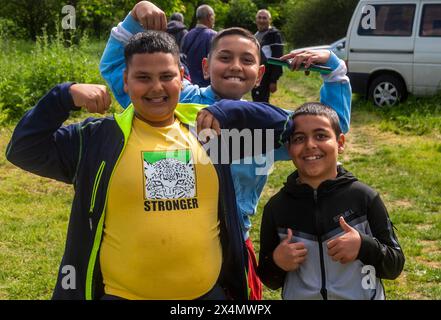 Malomirovo Strandja Berge Bulgarien 4. Mai 2024: Bürgermeister kehrt den nationalen Wrestling-Sport zurück nach 8 Jahren, Gewitter, die lange genug für die Veranstaltung gehalten wurden. Es ist einzigartig im Stil und seine Jahrhunderte alt und voller Geschichte. Wrestling ist eine der ältesten Formen des Kampfsports. Die Ursprünge des Wrestlings reichen etwa 14.000 Jahre zurück in jedem ländlichen Dorf in Bulgarien findet jährlich ein Kulturfest mit Ringen und einem abendlichen Tanz statt, bei dem die traditionellen Kulturtänze getanzt werden. Clifford Norton Alamy Live News Stockfoto