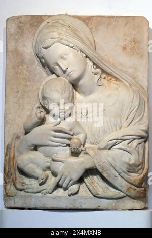 Jungfrau und Kind, Relief in der Kirche unserer Lieben Frau der Engel in Orebic, Kroatien Stockfoto