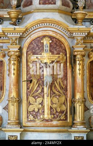 Tabernakel auf dem Altar des Heiligen Herzens Jesu in der Pfarrkirche des heiligen Johannes des Täufers in Recica, Kroatien Stockfoto