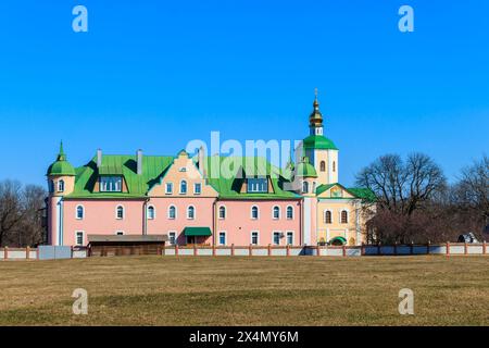 Kloster der Heiligen Dreifaltigkeit Motroninsky in Cholodny Jar, Ukraine Stockfoto