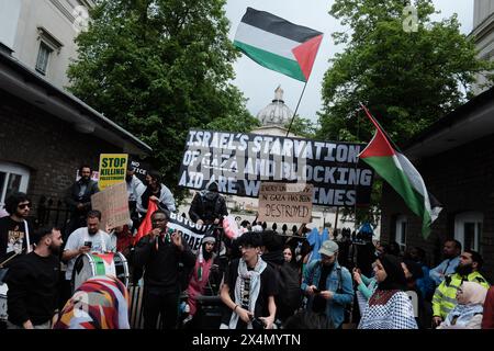 London, Großbritannien. Mai 2024. Kundgebung zur Unterstützung der globalen Studentenbewegung. Demonstranten am University College London (UCL) zelten auf dem Campus, um gegen den Krieg in Gaza zu protestieren. Quelle: Joao Daniel Pereira/Alamy Live News Stockfoto