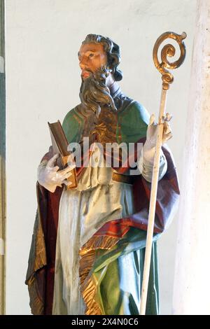 Statue des Heiligen auf dem Hauptaltar in der Kirche unserer Lieben Frau vom Schnee in Volavje, Kroatien Stockfoto