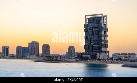 Doha, Katar - 20. Februar 2024: Hotel am Wasser Qetaifan Island in Katar Stockfoto