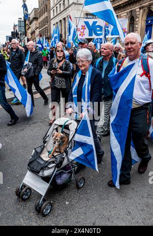 Glasgow, Schottland 4. Mai 2024 :: All Under One Banner March for Independence through the Streets of Glasgow Stockfoto