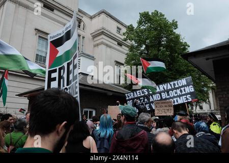 REKORDDATUM NICHT ANGEGEBEN Unterstützen Sie die Rallye der globalen Studentenbewegung in London zur Unterstützung der globalen Studentenbewegung. Demonstranten am University College London UCL zelten auf dem Campus, um gegen den Krieg in Gaza zu protestieren. London England UK Copyright: XJoaoxDanielxPereirax Stockfoto