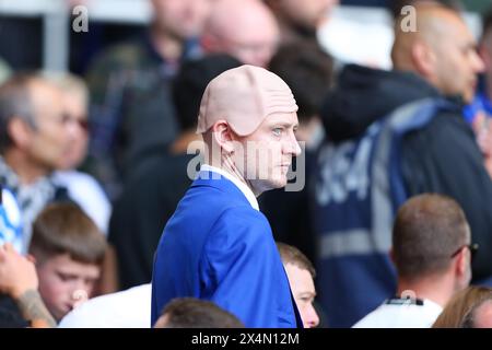 Ein Fan beim Sky Bet Championship-Spiel zwischen Birmingham City und Norwich City in St Andrews, Birmingham am Samstag, den 4. Mai 2024. (Foto: Gustavo Pantano | MI News) Credit: MI News & Sport /Alamy Live News Stockfoto