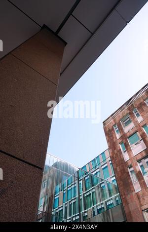 Niedrigen Winkel Ansicht von Gebäuden gegen Himmel Stockfoto