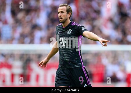 Stuttgart, Deutschland. Mai 2024. Fußball: Bundesliga, VfB Stuttgart - Bayern München, Spieltag 32, MHPArena. Münchner Harry Kane gestikuliert. Hinweis: Tom Weller/dpa – WICHTIGER HINWEIS: gemäß den Vorschriften der DFL Deutscher Fußball-Liga und des DFB Deutscher Fußball-Bundes ist es verboten, im Stadion und/oder des Spiels aufgenommene Fotografien in Form von sequenziellen Bildern und/oder videoähnlichen Fotoserien zu verwenden oder zu nutzen./dpa/Alamy Live News Stockfoto