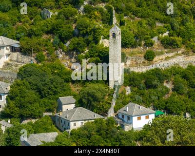 Mittelalterliche Zitadelle, Sahat Kula Uhrenturm in Pocitelj, Bosnien und Herzegowina. Stockfoto