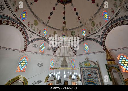 Mostar, Bosnien-Herzegowina - 23. Juli 2023: Die Moschee Koski Mehmed Pascha wurde 1617-1619 auf Befehl des Vizekönigs Koski Mehmed Pascha erbaut. Die Höhe beträgt Stockfoto