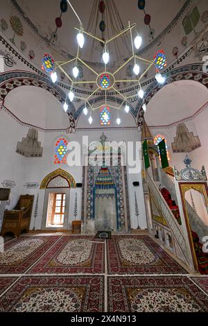 Mostar, Bosnien-Herzegowina - 23. Juli 2023: Die Moschee Koski Mehmed Pascha wurde 1617-1619 auf Befehl des Vizekönigs Koski Mehmed Pascha erbaut. Die Höhe beträgt Stockfoto