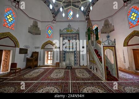 Mostar, Bosnien-Herzegowina - 23. Juli 2023: Die Moschee Koski Mehmed Pascha wurde 1617-1619 auf Befehl des Vizekönigs Koski Mehmed Pascha erbaut. Die Höhe beträgt Stockfoto