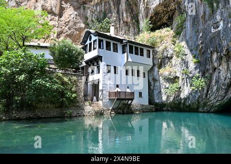 Der Blagaj Dervish Tekke, der sich in der Nähe von Mostar befindet, wurde im 15. Jahrhundert durch den Bektashi-Orden gegründet Stockfoto
