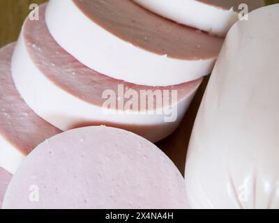 Cold Cuts Nahaufnahme. Nahaufnahme von Feinkostgerichten, perfekt für die Lebensmittelindustrie. Stockfoto