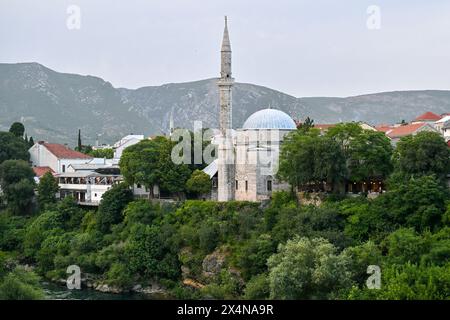 Die Moschee Koski Mehmed Pascha wurde 1617-1619 auf Befehl des Vizekönigs Koski Mehmed Pascha erbaut. Die Höhe beträgt 28 Meter mit 78 Stufen, die das Minimum umrunden Stockfoto