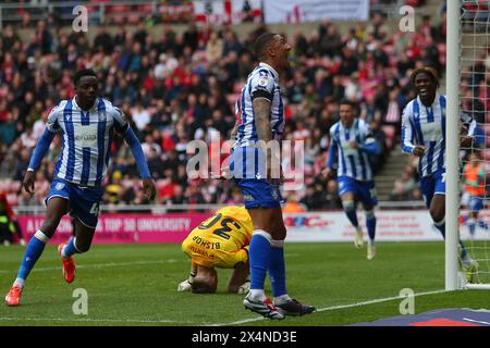 Liam Palmer feiert sein Tor beim Sky Bet Championship-Spiel zwischen Sunderland und Sheffield Wednesday am Samstag, den 4. Mai 2024, im Stadium of Light in Sunderland. (Foto: Michael Driver | MI News) Credit: MI News & Sport /Alamy Live News Stockfoto