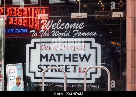 Schild in der Mathew Street im Cavern Quarter in Liverpool Stockfoto