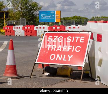 Schild am Eingang zur Baustelle des Atomkraftwerks Sizewell C auf der Lover's Lane. Stockfoto