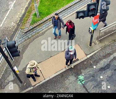 Glasgow, Schottland, Großbritannien. 4. Mai 2024: Wetter in Großbritannien: Sonniges sommerliches Wetter im Stadtzentrum sah Einheimische und Touristen auf den Straßen. Credit Gerard Ferry/Alamy Live News Stockfoto