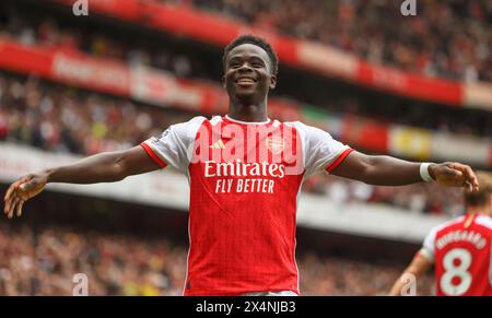 London, Großbritannien. Mai 2024 - Arsenal gegen AFC Bournemouth - Premier League - Emirates Stadium. Arsenals Bukayo Saka feiert sein Tor in der ersten Halbzeit. Bildnachweis: Mark Pain / Alamy Live News Stockfoto