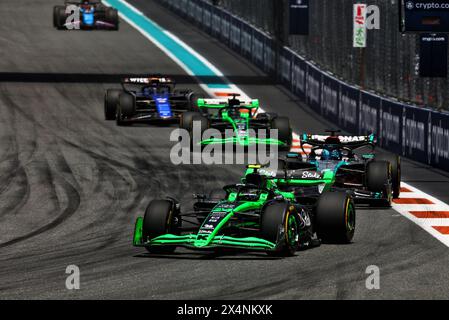 Miami, USA. Mai 2024. Zhou Guanyu (CHN) sauber C44. 04.05.2024. Formel-1-Weltmeisterschaft, Rd 6, Miami Grand Prix, Miami, Florida, USA, Sprint und Qualifikationstag. Das Foto sollte lauten: XPB/Alamy Live News. Stockfoto