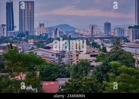 Kuala Lumpur , Malaysia Skyline von der Saloma Link Brücke über den Klang Fluss . Stockfoto