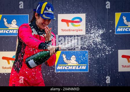 Le Castellet, Frankreich. Mai 2024. MARTIN Célia (ger), Iron Dames, Lamborghini Huracan GT3 evo2, Porträt-Podium während der 2. Runde des Michelin Le Mans Cup 2024 auf dem Circuit Paul Ricard vom 3. Bis 5. Mai 2024 in Le Castellet, Frankreich - Foto Paulo Maria/DPPI Credit: DPPI Media/Alamy Live News Stockfoto