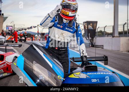 Le Castellet, Frankreich. Mai 2024. DROUX (SWI), Cool Racing, Ligier JS P320 - Nissan, Porträt-Podium während der 2. Runde des Michelin Le Mans Cup 2024 auf dem Circuit Paul Ricard vom 3. Bis 5. Mai 2024 in Le Castellet, Frankreich - Foto Paulo Maria/DPPI Credit: DPPI Media/Alamy Live News Stockfoto