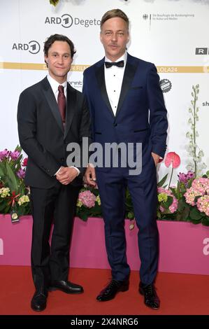 Ludwig Trepte und Tom Wlaschiha bei der 74. Verleihung des Deutschen Filmpreises 2024 im Theater am Potsdamer Platz. Berlin, 03.05.2024 Stockfoto