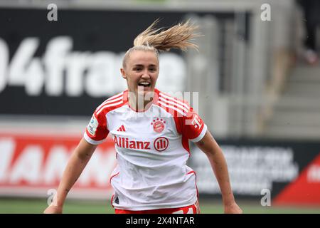 Georgia Stanway (München) Torfeier 1:0, Leverkusen, Deutschland. Mai 2024. Frauen-Bundesliga, 18. Spieltag, Bayer 04 Leverkusen - FC Bayern München. Quelle: Jürgen Schwarz/Alamy Live News Stockfoto