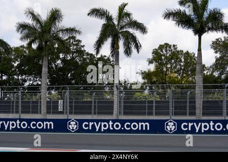 Miami, USA. Mai 2024. Palmen säumen die Rennstrecke beim F1 Grand Prix von Miami am 4. Mai 2024 im Miami International Autodrome in Miami, Florida. (Foto: JC Ruiz/SIPA USA) Credit: SIPA USA/Alamy Live News Stockfoto