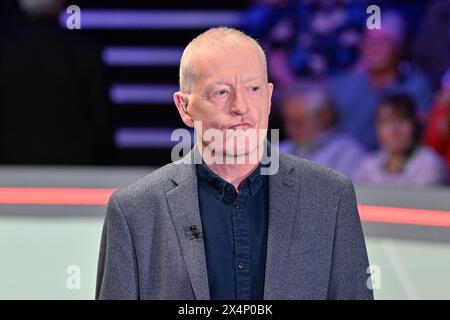 Sechsfacher Weltmeister Steve Davis spricht mit der BBC vor den Cazoo World Championships 2024 im Crucible Theatre, Sheffield, Großbritannien, 4. Mai 2024 (Foto: Cody Froggatt/News Images) Stockfoto