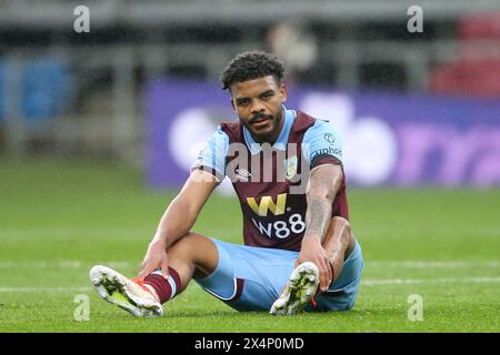 Burnley, Großbritannien. Mai 2024. Lyle Foster aus Burnley sieht sich an. Premier League Match, Burnley gegen Newcastle United am Samstag, 4. Mai 2024, im Turf Moor in Burnley, Lancs. Dieses Bild darf nur für redaktionelle Zwecke verwendet werden. Nur redaktionelle Verwendung, Bild von Chris Stading/Andrew Orchard Sportfotografie/Alamy Live News Credit: Andrew Orchard Sportfotografie/Alamy Live News Stockfoto