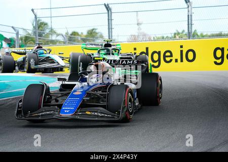 Miami, Vereinigte Staaten. Mai 2024. 04.05.2024, Miami International Autodrome, Miami, Formel 1 Crypto.com Miami Grand Prix, im Bild Logan Sargeant (USA), Williams Racing, Zhou Guanyu (CHN), Stake F1 Team Kick sauber, George Russell (GBR), Mercedes-AMG Petronas Formel 1 Team Credit: dpa/Alamy Live News Stockfoto