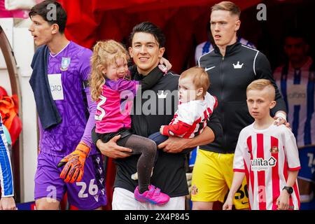 Sunderland, Großbritannien. Mai 2024. Luke O'Nien (13) und seine Familie beim Sunderland AFC gegen Sheffield Wednesday FC SKY Bet EFL Championship Match im Stadium of Light, Sunderland, England, Großbritannien am 4. Mai 2024 Credit: Every Second Media/Alamy Live News Stockfoto