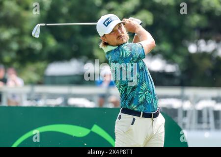 McKinney, TX, USA. Mai 2024. Austin Cook trifft seinen Abschlag auf das 7. Loch während der dritten Runde des CJ CUP Byron Nelson Golfturniers auf der TPC Craig Ranch in McKinney, Texas. Gray Siegel/CSM/Alamy Live News Stockfoto